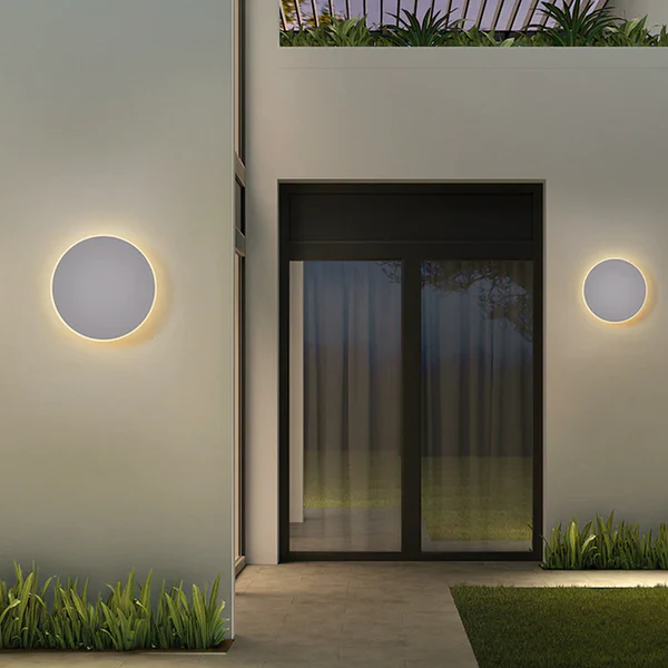 Minimalistische runde LED-Wandleuchte aus Metall für den Außenbereich