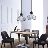 Moderne Pendelleuchte aus Metall