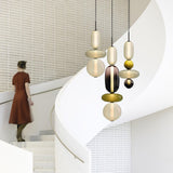 Pendelleuchte aus kandiertem Glas installation