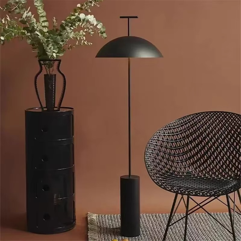 Minimalistische nordische Stehleuchte