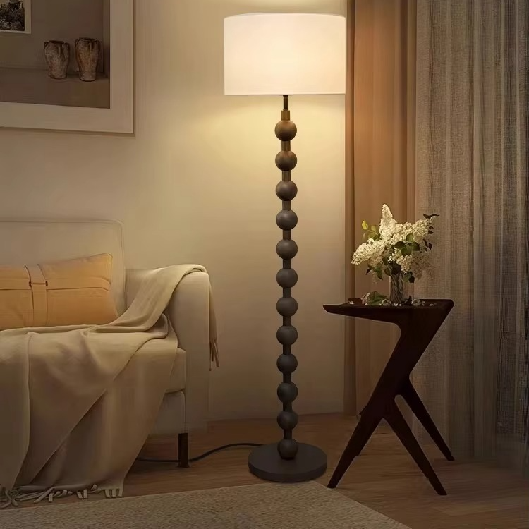 Japandi Stehlampe aus Holz