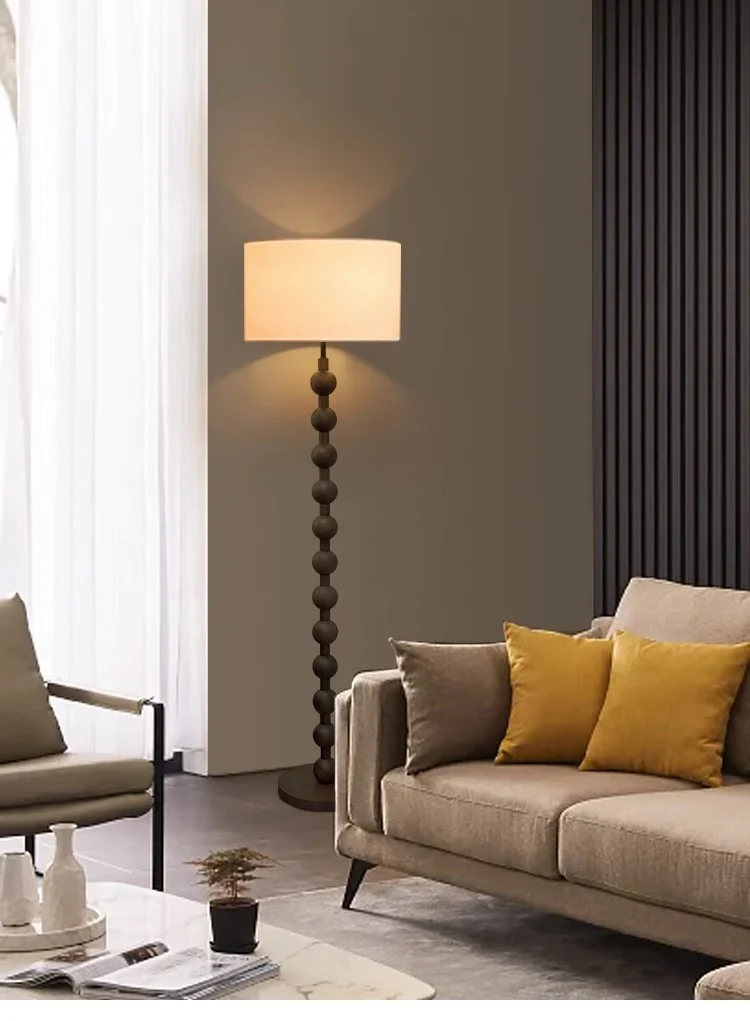 Japandi Stehlampe aus Holz