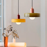 Bauhaus Pendelleuchte aus farbigem Glas