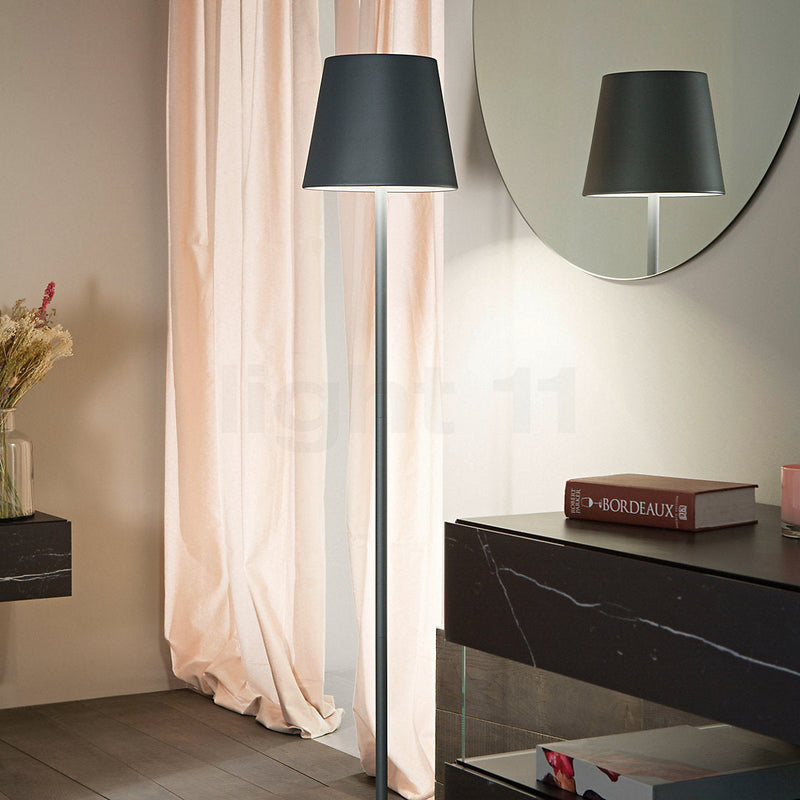 Moderne wiederaufladbare LED-Stehleuchte