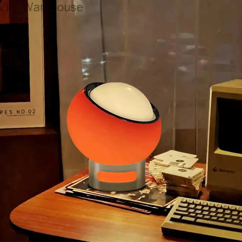 Französische Opal Bauhaus Tischlampe