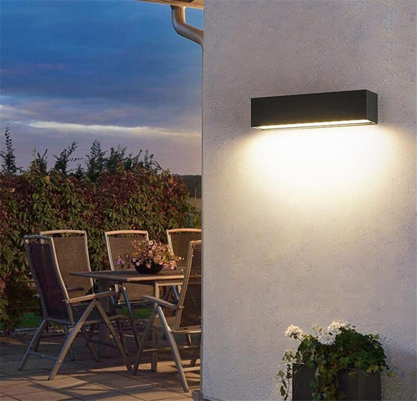 Leuchtende Bar-Wandleuchte für draußen