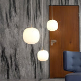 Moderne Skandinavische Opalglas-Pendelleuchte mit Radius