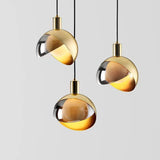 Moderne Pendelleuchte aus Goldglas